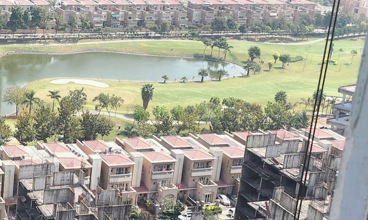 Noida Bed & Breakfast | PENTHOUSE luxurious spacious Golf facing 3 Bedroom with attached washrooms