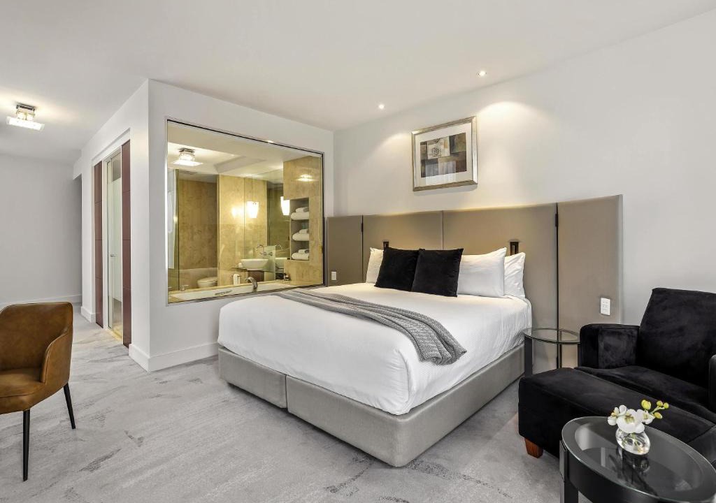 Adelaide Central Business District Hotel | Peppers Waymouth Hotel