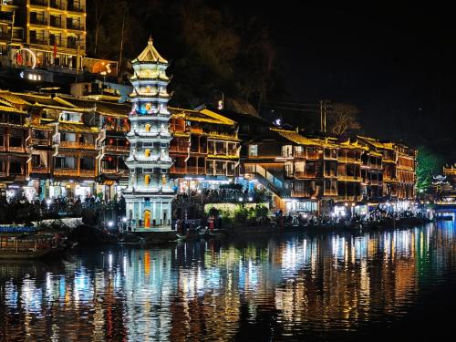 Fenghuang House | Phoenix Fuyuan Villa Riverside Hotel