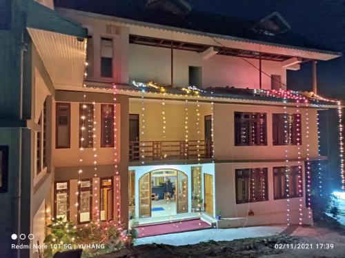 Kaluk Hotel | Pine Village Retreat