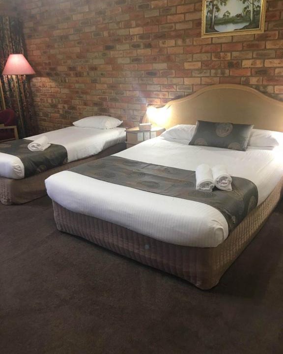 Shepparton Hotel | Pines Country Club Motor Inn