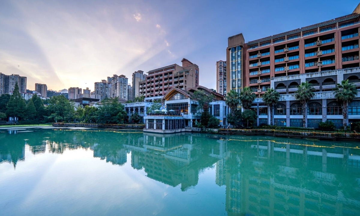 Yunyan District Hotel | Poly International Hot Spring Hotel