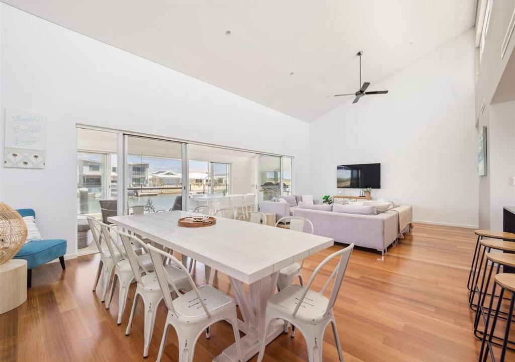 Geographe House | Pontoon Paradise - Waterfront Serenity in Geographe