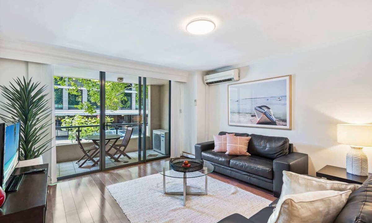 Pyrmont Apartment | Poolside 2-Bed Haven, Walk to City Centre