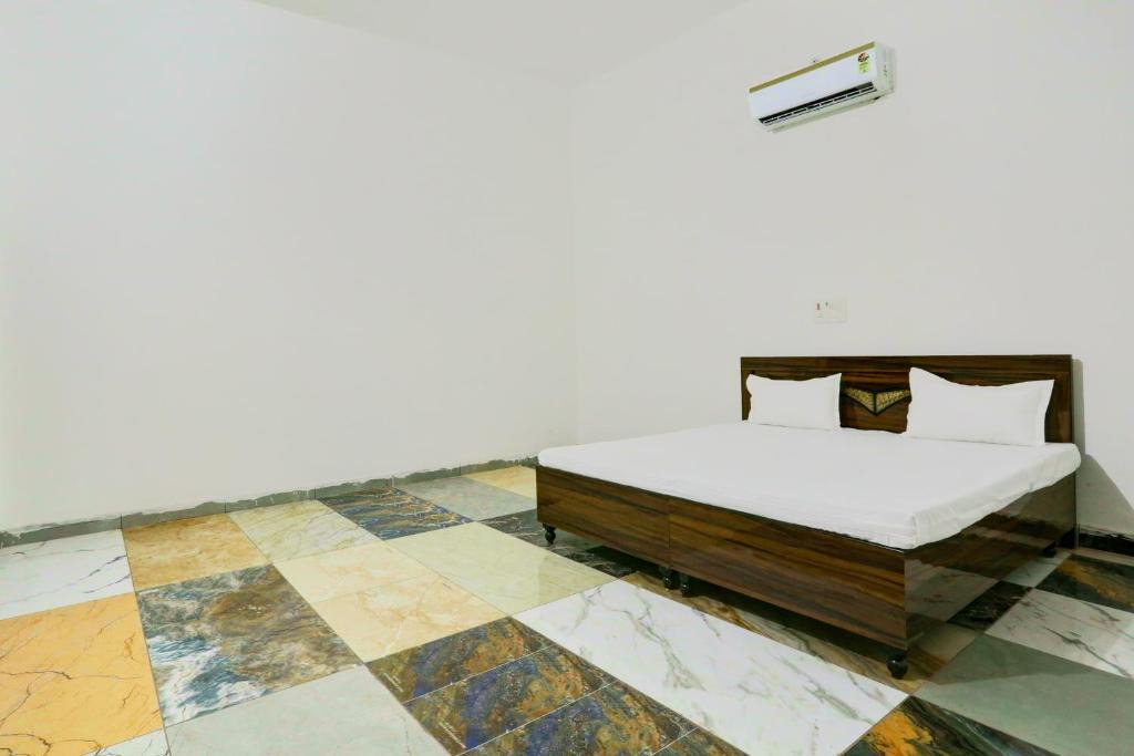 Aligarh Hotel | POP 81417K Hotel Blue Heaven