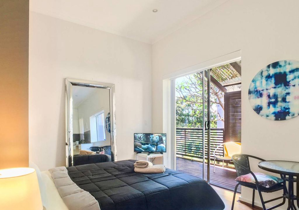 Potts Point Apartment | Potts Point Terrace Apartment with City View