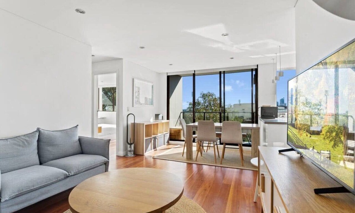 Centennial Park Apartment | Prime Location 2-Bed Apartment with Parking
