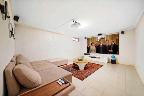 Arncliffe House | Private Cinema, Massage Sofa, BBQ & Xbox