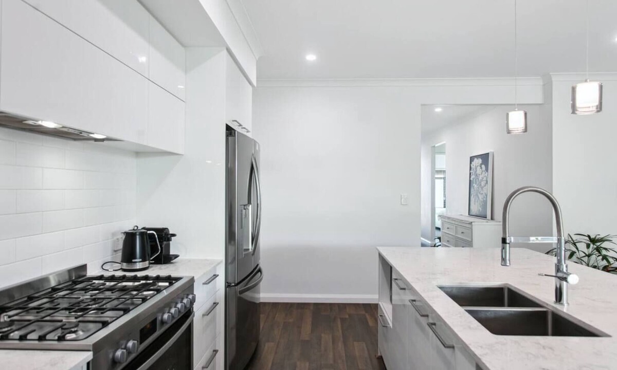 Madeley House | Private, Comfortable, Spacious 3 Bedroom Single Level Home with Yard and Parking