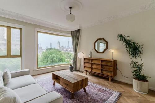 Huangpu Apartment | Pulse Manor - near the Bund