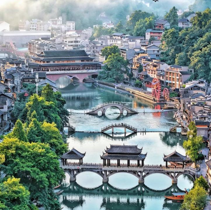 Fenghuang Hotel | QingXi Hotel