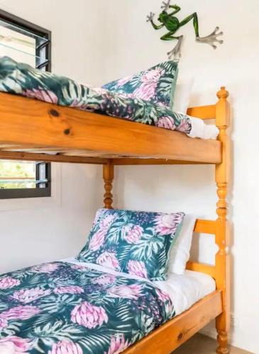 Nudgee Beach House | Quiet 2 bed home with Private Patio in Quaint Village