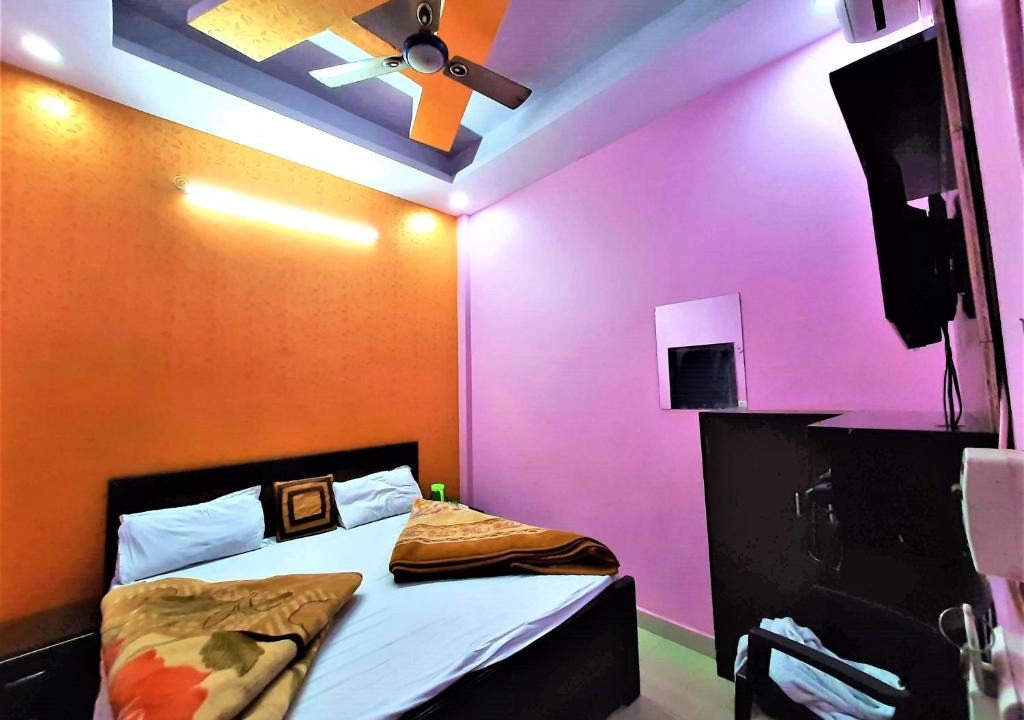 Ghaziabad Hotel | Quizz Hotel @ 01 Min Walk in from Ghaziabad Railway Station