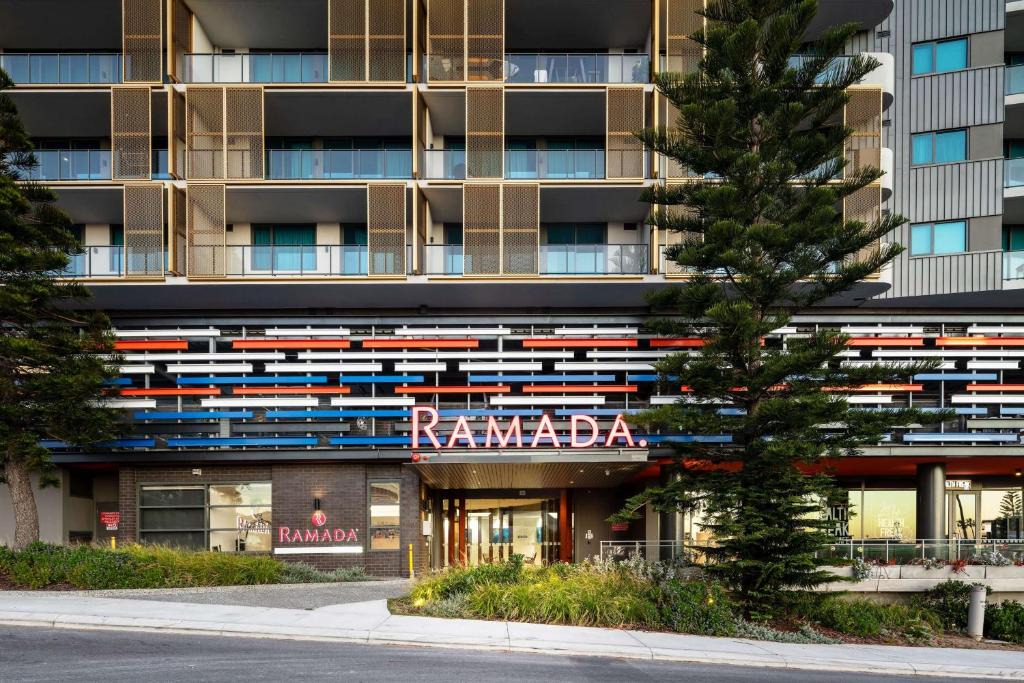 Scarborough Hotel | Ramada by Wyndham VetroBlu Scarborough Beach