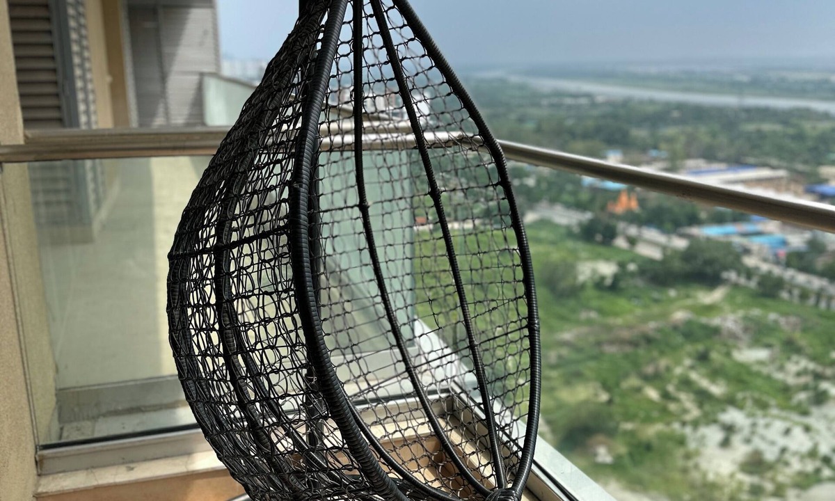 Noida Apartment | RIVER VIEW stunning apartment. Metro Station 3 mins walk away