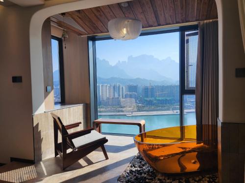 Yongding Hotel | Riverside Hidieaway Homestay Free scenic spot introduction, ticket service Free one-way pick-up service at high-speed rail station Free one-way airport pick-up service Self-service laundry
