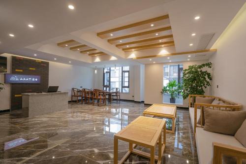 Wulingyuan Hotel | Rivulet Mountain Hotel - Zhangjiajie Forest Park Scenic Area