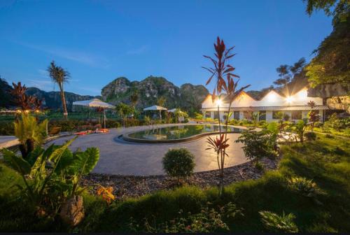 Hoa Lu Cabin | Rocky Dragon