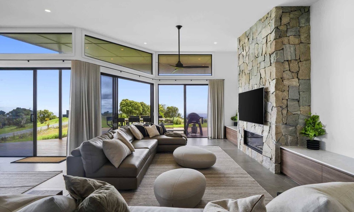 Springbrook House | Scenic House with Private Yard & BBQ Area