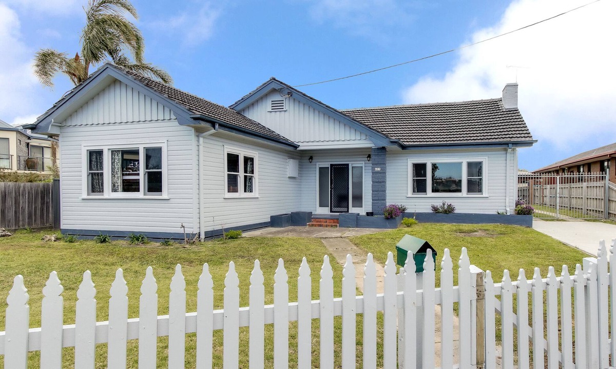Lakes Entrance House | Seashells | Central Family Getaway