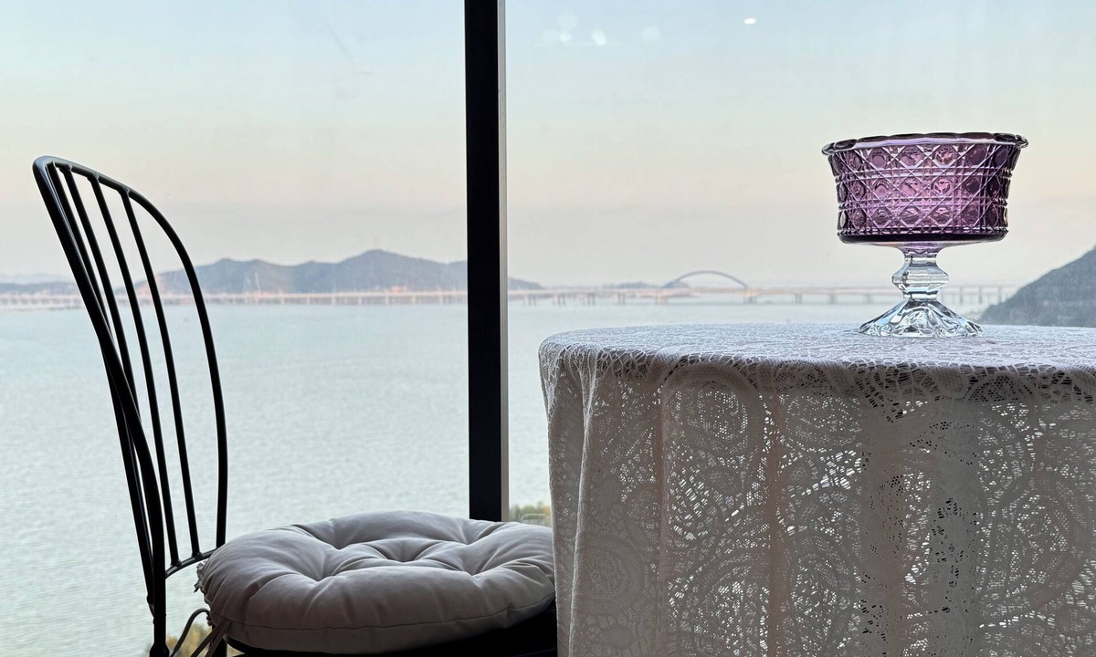 Zhuhai Apartment | Seaview 3-bedroom apartment in soothing Zhuhai with AC/15 min. to airport & mall