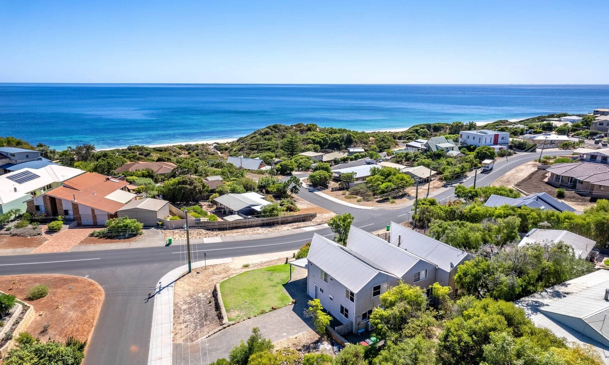 Peppermint Grove Beach House | Seaview Residence by Peppy Beach Retreats®, Residence