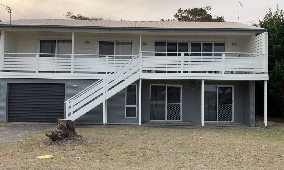 Dunbogan House | Seaview Getaway – a beachfront family holiday home