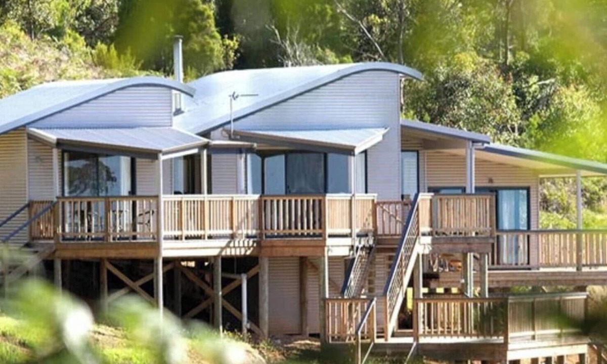 Shadforth House | Serendeva: Private, panoramic views, dogs allowed & EV charger