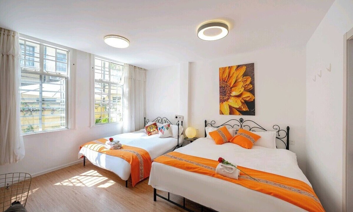 Huaihai Road Commercial Area Hotel | Shanghai Cola Lane House