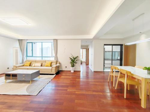 Pudong Apartment | Shanghai Hills & LinkInn TimeLight 3-Bedroom Near SNIEC