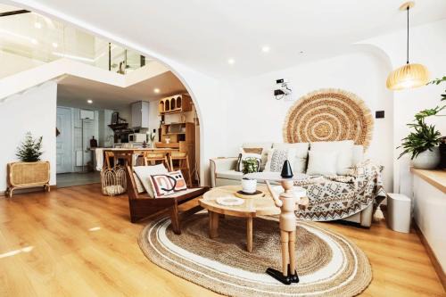 Xujiahui Apartment | Shanghai Hills&Susan Residence - close to Disneyland & Chuansha Station Line 2