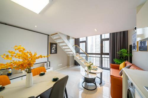 Putuo Apartment | Shanghai Hills & Wanye Prime Spacious Loft with Multi Rooms near Metro Line 13 and The Bund