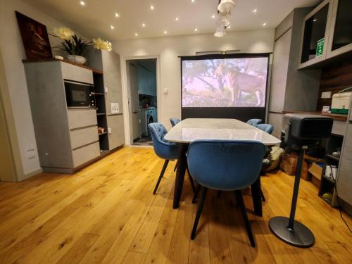 Pudong House | Shanghai Meiyinlin Guesthouse English Service VPN-embedded WiFi Free Laundry and Luggage Storage 宠物友好 客人专用卫生间 临时停车位 共享客厅商务娱乐设施齐全 可做饭 周边市场与服务丰富便利 安静隔音