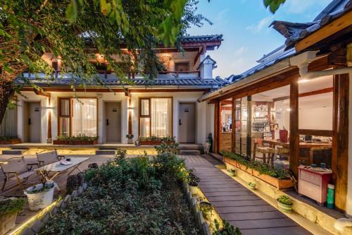 Shangri-La Hotel | Shangri-La Guilu Homestay