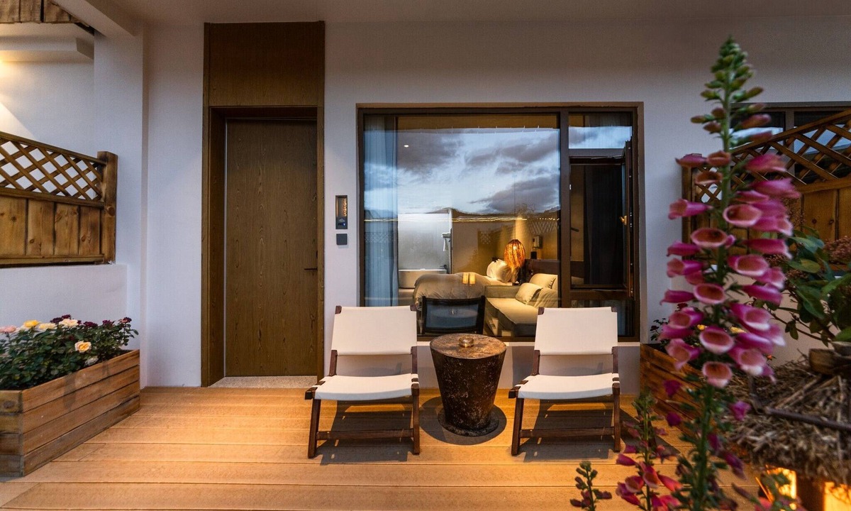 Shangri-La Hotel | Shangri-La Homestay Designer B&B