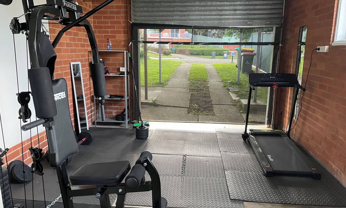 Marsfield Condo | Shared house-Room in Marsfield-Simple sunny room at a quiet location