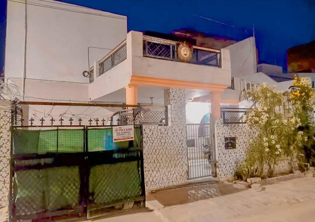 Taj Ganj House | Sharma's villa