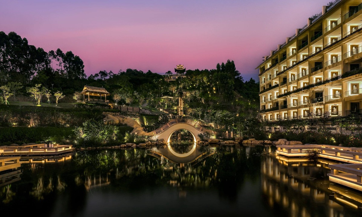 Dianbai District Hotel | Sheraton Maoming Hot Spring Resort