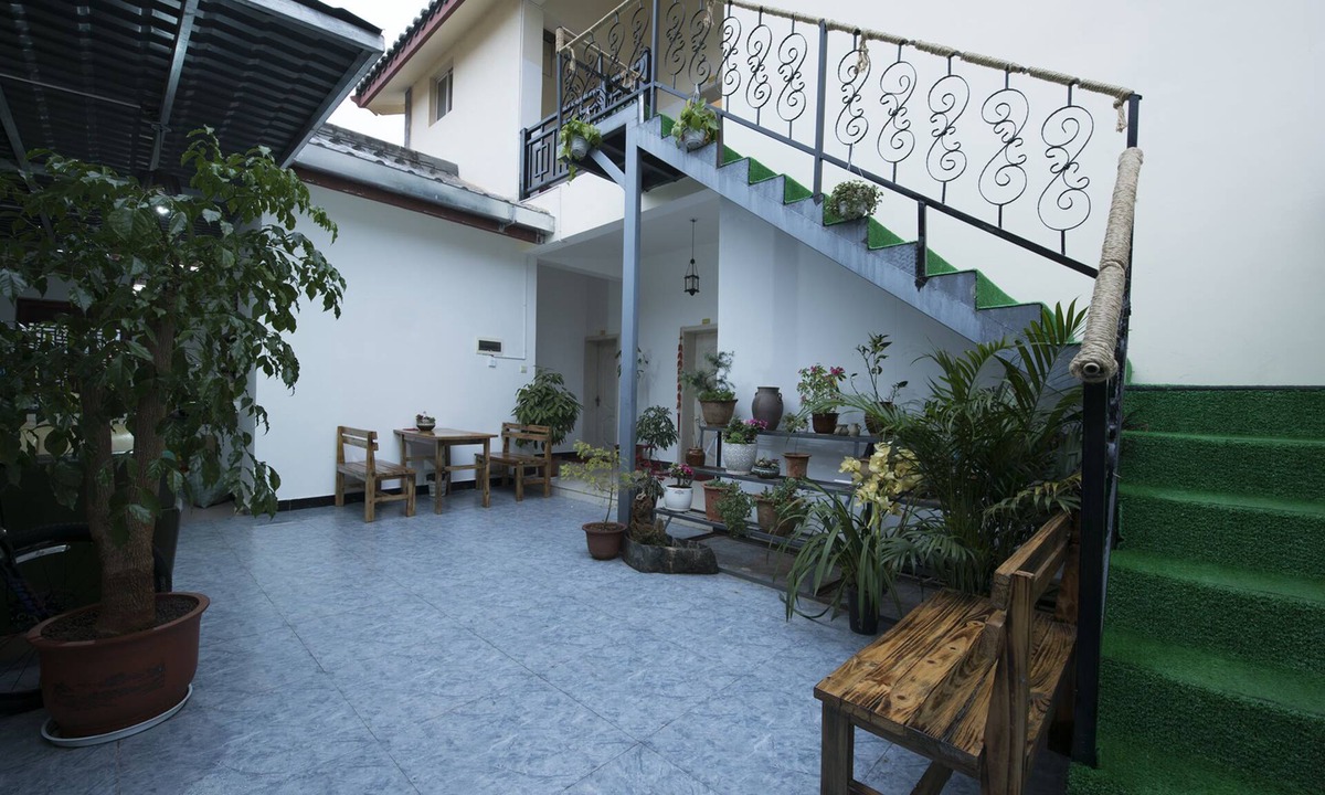 Shilin Yi Autonomous County Hotel | Shi Lin family folk inn