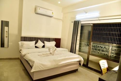 Varanasi Hotel | Shreeniti Stay