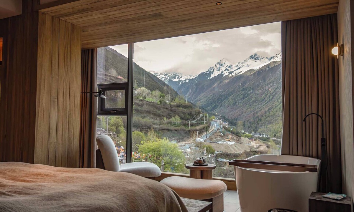 Wenchuan Hotel | Siguniang Mountain Star Moon Cliff Hotel