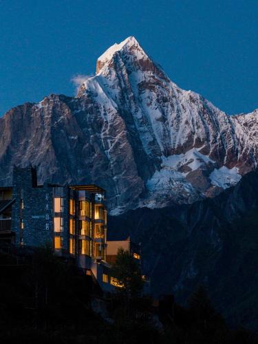 Wenchuan Hotel | Siguniang Mountain · Ruoshui Mountain Retreat Holiday Inn (Changpinggou Scenic Area Branch)