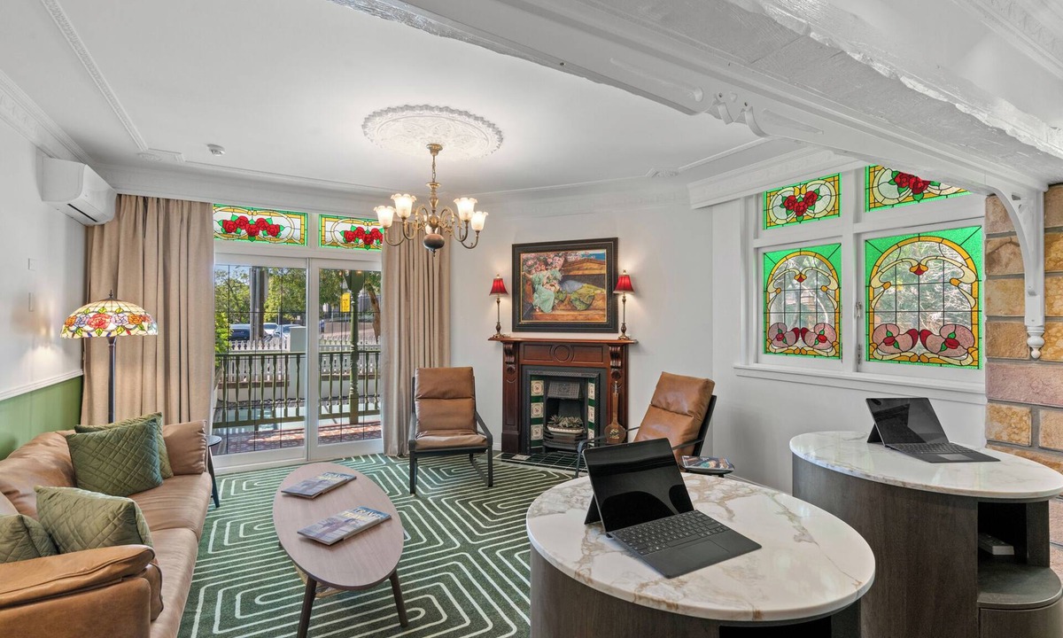 Chatswood Hotel | Silkari The Charrington At Chatswood