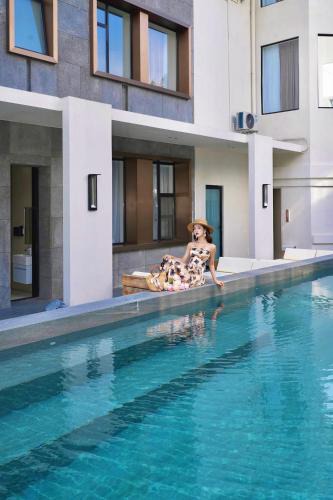 Yinhai Hotel | Silver Beach Puyue Designer Homestay