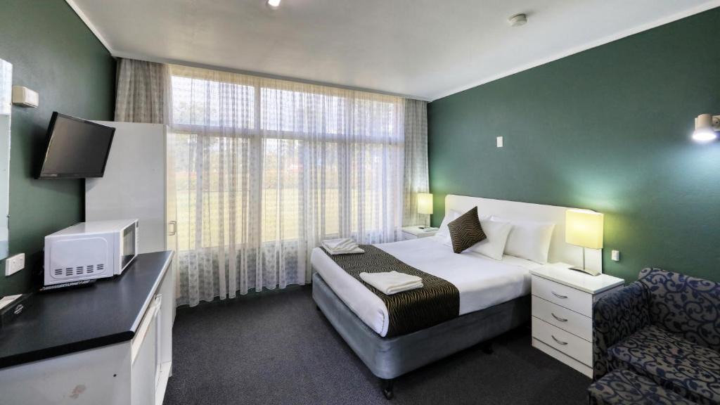 Gilgandra Hotel | Silver Oaks Motel