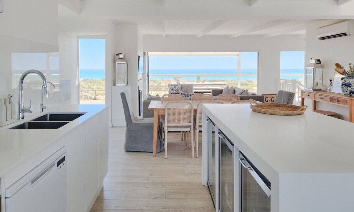 Silver Sands House | Silver Sands White House - Beachfront Oasis