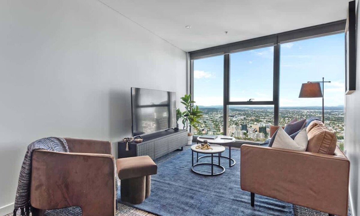 Brisbane Central Business District Apartment | SkyRise Style! 1Bed/1Bath/1Car/VIEWS! ~ CBD
