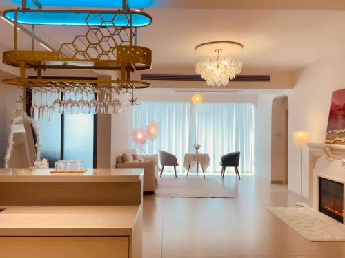 Yongding Apartment | SmileNest Zhangjiajie Downtown Elegant Luxury Suite Private Custom Journeys VIP Ticket Service For 2-6 Guests