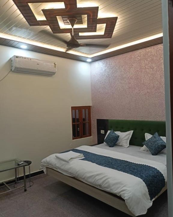 Malihabad Hotel | Snerola family hotel