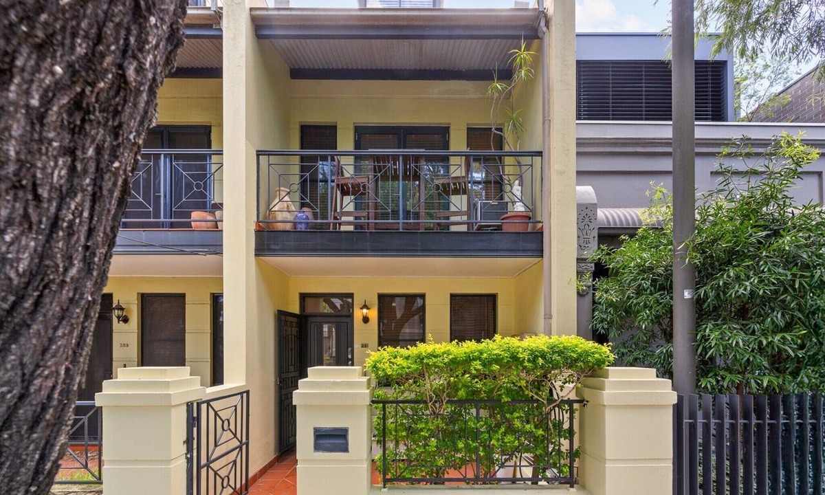 Alexandria Apartment | Spacious 2-Bed Townhouse with Garage & Patio